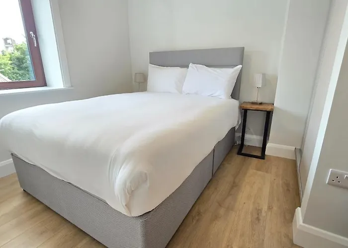 Eyre Square Two Bed With Parking