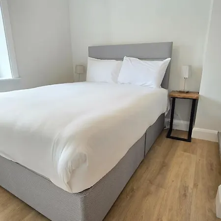 Eyre Square Two Bed With Parking