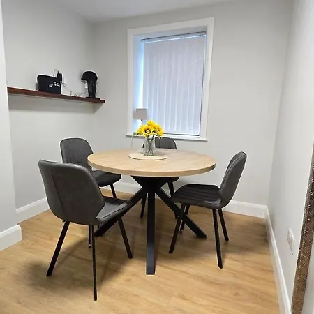 Eyre Square Two Bed With Parking