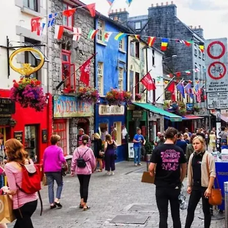 Eyre Square Two Bed With Parking 골웨이